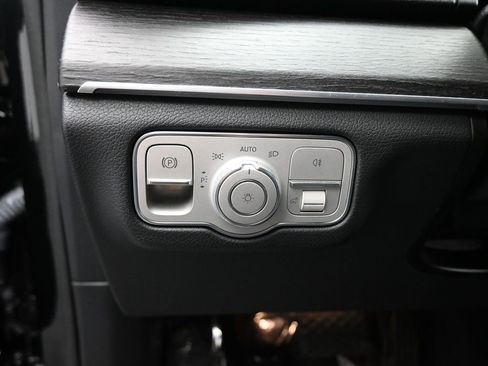 Used 2023 Mercedes-Benz GLE 350 4MATIC w/ Premium Package image 11