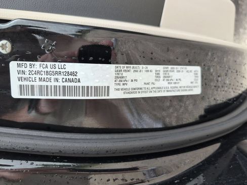 Used 2024 Chrysler Pacifica Touring-L FWD image 35