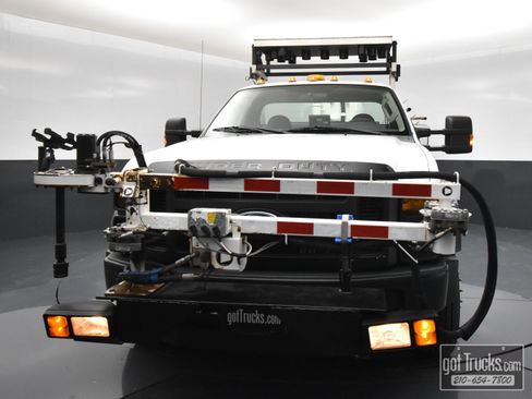 Used 2009 Ford F550 2WD Regular Cab Super Duty image 44