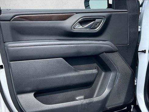 Used 2024 GMC Yukon SLE w/ Gmc Pro Safety Plus Package RWD image 17