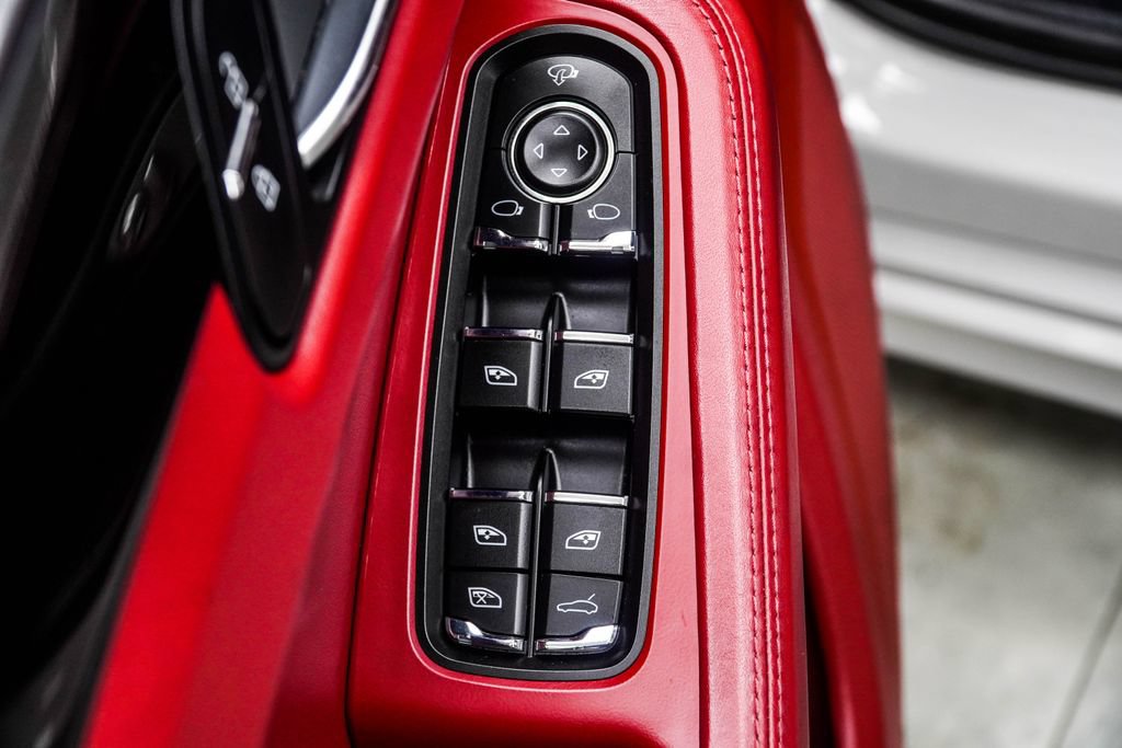Used 2023 Porsche Macan AWD/4WD image 45