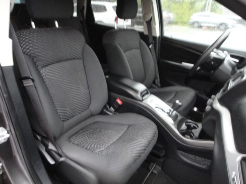 Used 2017 Dodge Journey SE w/ Flexible Seating Group FWD image 15