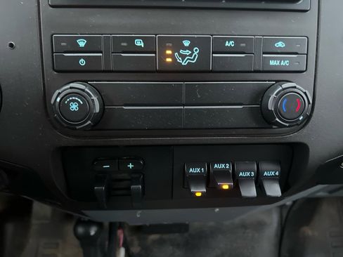 Used 2015 Ford F550 4x4 Regular Cab Super Duty image 21