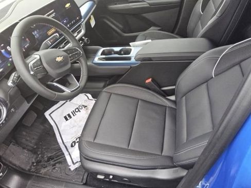 Used 2025 Chevrolet Equinox EV LT w/ Convenience Package II image 3