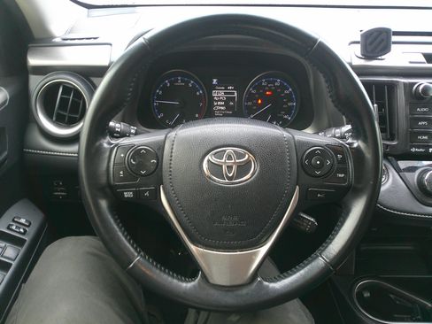 Used 2018 Toyota RAV4 XLE image 19