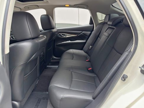 Used 2019 INFINITI Q70 Luxe RWD image 41
