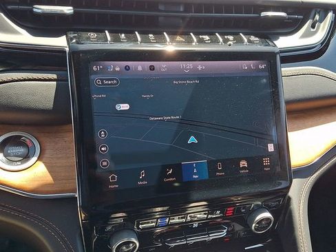 Used 2025 Jeep Grand Cherokee L Summit AWD/4WD image 18