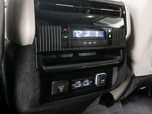 Used 2024 Jeep Wagoneer L Series II w/ Flexible Seating Group image 29