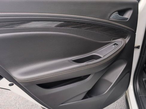Used 2018 Buick Envision Essence FWD image 36