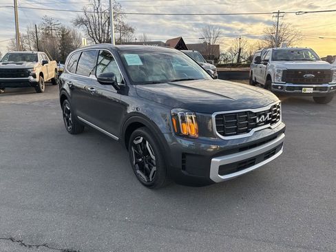 Used 2024 Kia Telluride S w/ S Sunroof Package image 7