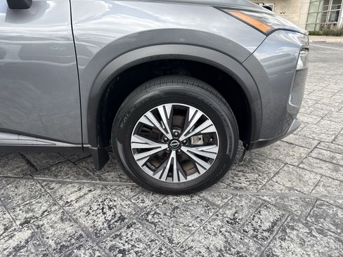 Used 2023 Nissan Rogue SV FWD image 9