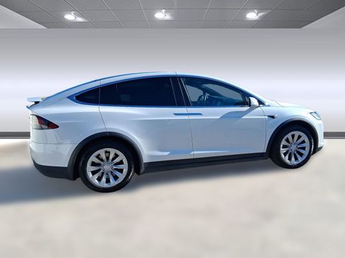 Used 2021 Tesla Model X Long Range image 8