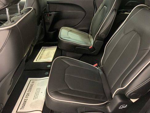 New 2026 Chrysler Pacifica Limited w/ S Appearance Package image 5