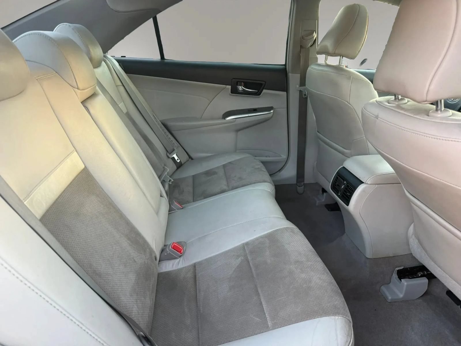 Used 2013 Toyota Camry XLE w/ Leather Pkg FWD image 28