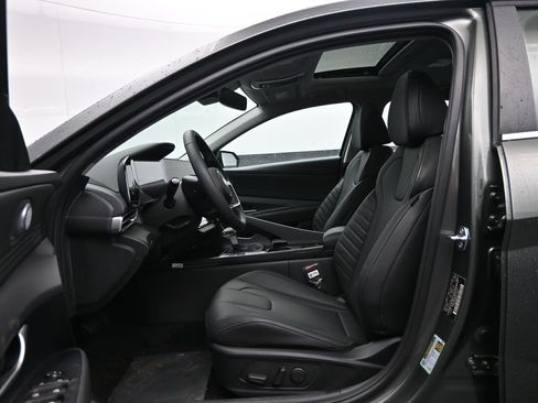 New 2026 Hyundai Elantra Limited image 25