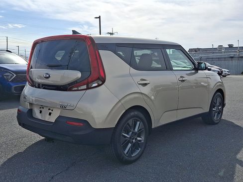 Used 2020 Kia Soul EX image 4