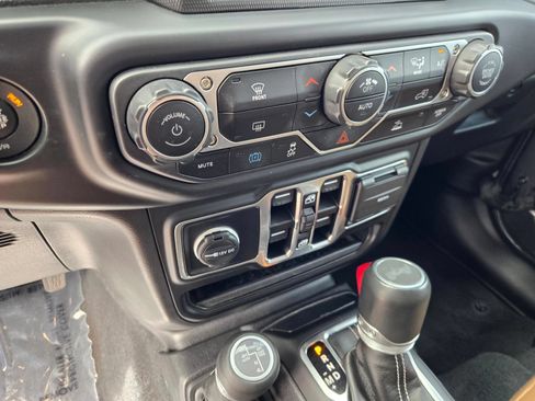 Used 2023 Jeep Wrangler Unlimited Sahara AWD/4WD image 23