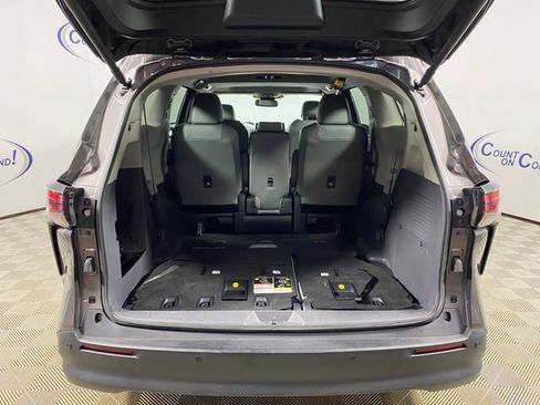 Used 2024 Toyota Sienna XLE image 6
