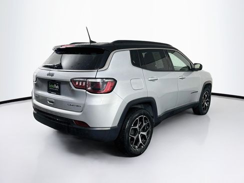 Used 2025 Jeep Compass Limited AWD/4WD image 9