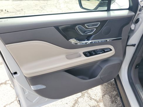 Certified 2023 Lincoln Corsair AWD w/ Equipment Group 101A image 10