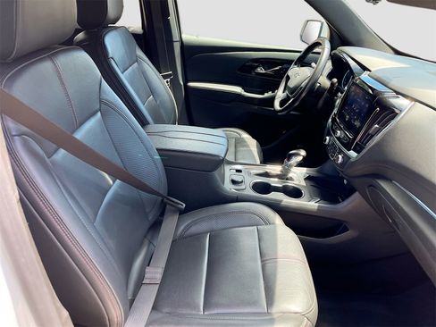 Used 2022 Chevrolet Traverse RS image 30