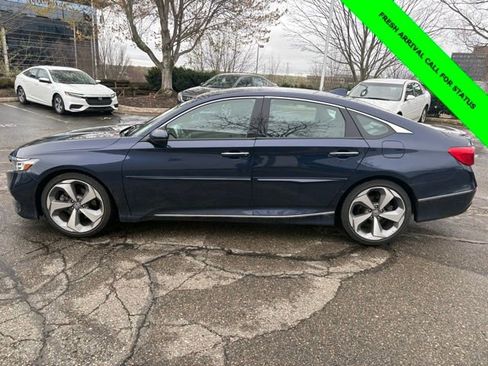 Used 2018 Honda Accord Touring image 2