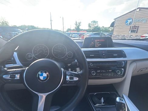 Used 2017 BMW 320i xDrive Sedan AWD/4WD image 17