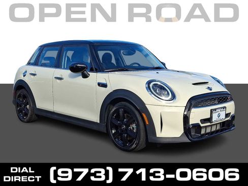 Used 2022 MINI Cooper S image 1