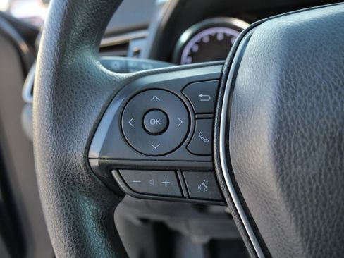 Certified 2020 Toyota Camry LE image 28