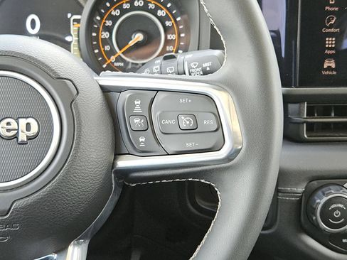 Used 2025 Jeep Wrangler Unlimited Sahara AWD/4WD image 22