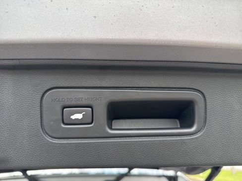 Used 2023 Honda Pilot Touring image 12