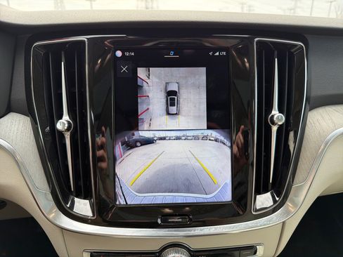 Used 2025 Volvo V60 B5 Cross Country Plus image 15