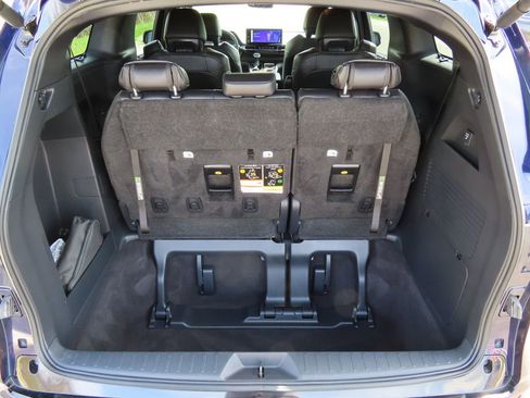 Used 2025 Toyota Sienna Platinum AWD/4WD image 20