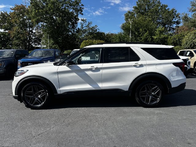 Used 2025 Ford Explorer ST AWD/4WD image 8