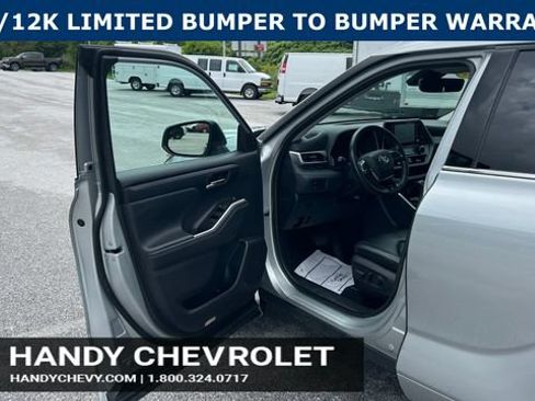 Used 2021 Toyota Highlander XLE AWD/4WD image 11