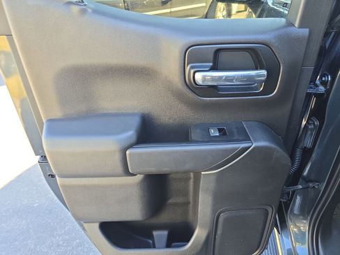 Used 2019 Chevrolet Silverado 1500 Custom w/ Custom Value Package image 8