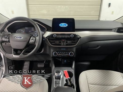 Used 2022 Ford Escape SE w/ SE Sport Appearance Package image 13