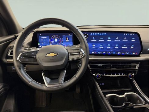 Used 2025 Chevrolet Traverse LT w/ Sun and Wheel Package AWD/4WD image 37