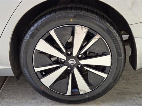 Used 2022 Nissan Altima 2.5 SV w/ SV Premium Package image 10
