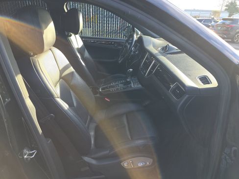 Used 2018 Porsche Macan S image 11