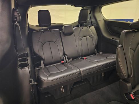 New 2026 Chrysler Pacifica Select FWD image 29