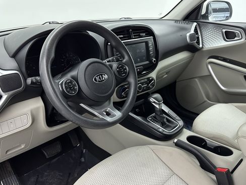 Used 2021 Kia Soul LX image 8