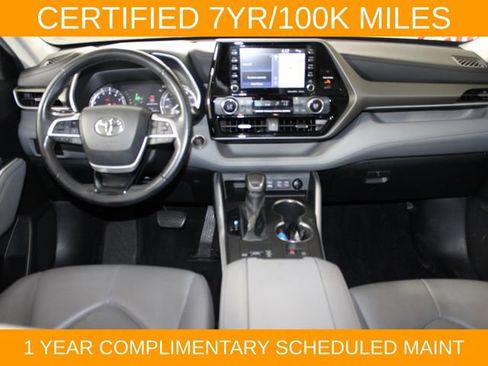 Used 2022 Toyota Highlander XLE FWD image 13