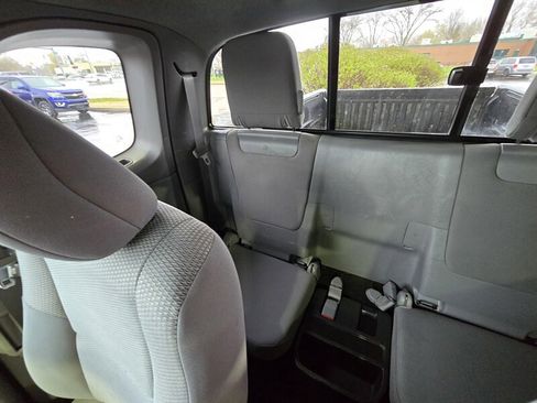 Used 2015 Toyota Tacoma 4x4 Access Cab w/ Convenience Package image 21