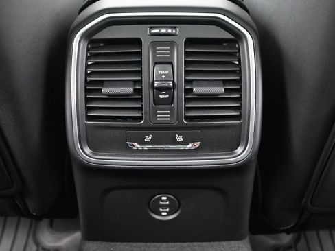 Used 2026 Porsche Macan AWD/4WD image 8