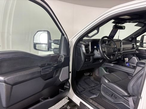 Used 2026 Ford F450 Platinum w/ FX4 Off-Road Package AWD/4WD image 12
