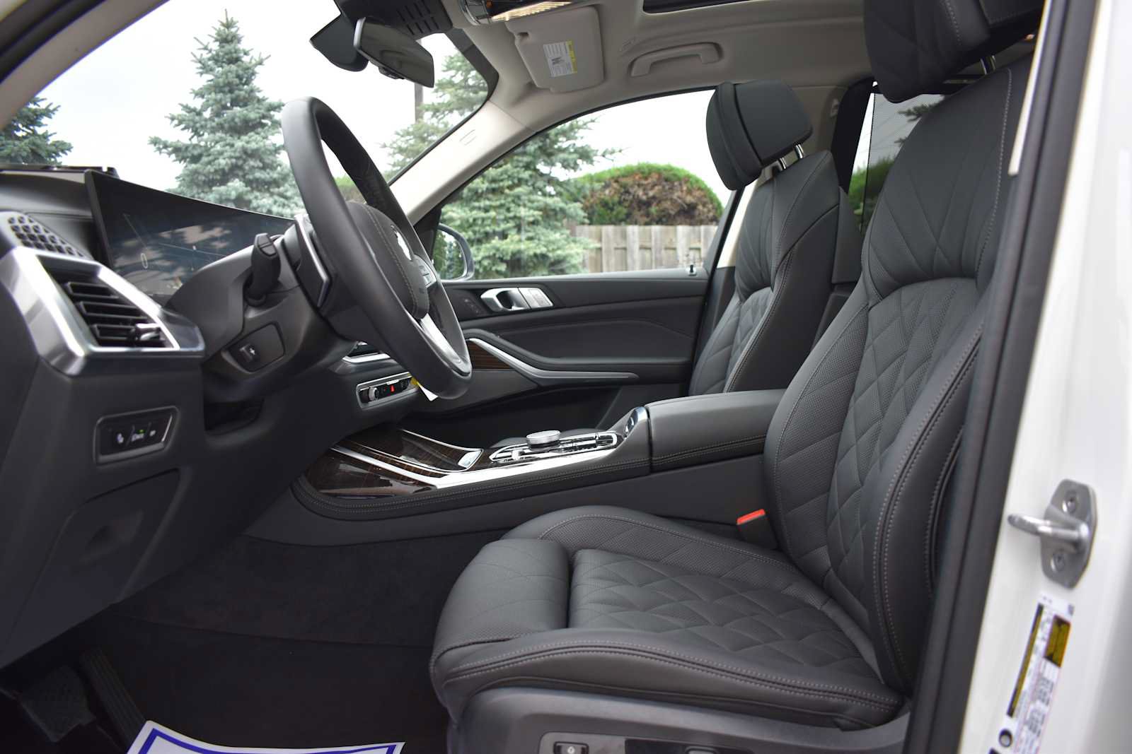 Used 2026 BMW X7 xDrive40i w/ Premium Package AWD/4WD image 19