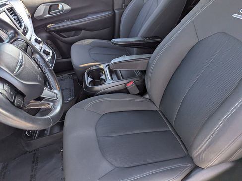 Used 2019 Chrysler Pacifica Touring Plus w/ S Appearance Package image 17