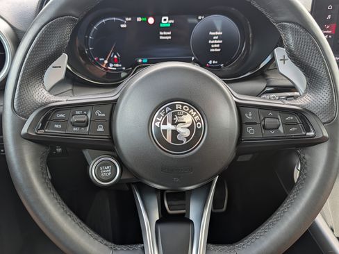 Used 2024 Alfa Romeo Tonale Veloce w/ Premium Interior Package AWD/4WD image 25
