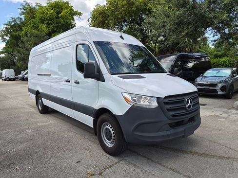 Used 2025 Mercedes-Benz Sprinter 2500 image 3